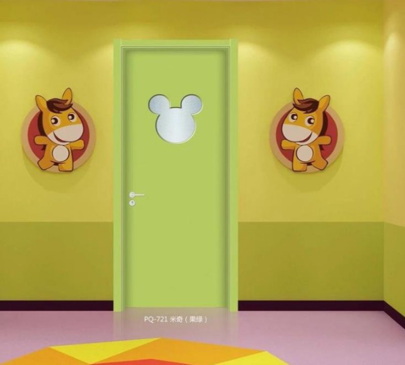 幼儿园门：一扇安全与温暖交织的大门